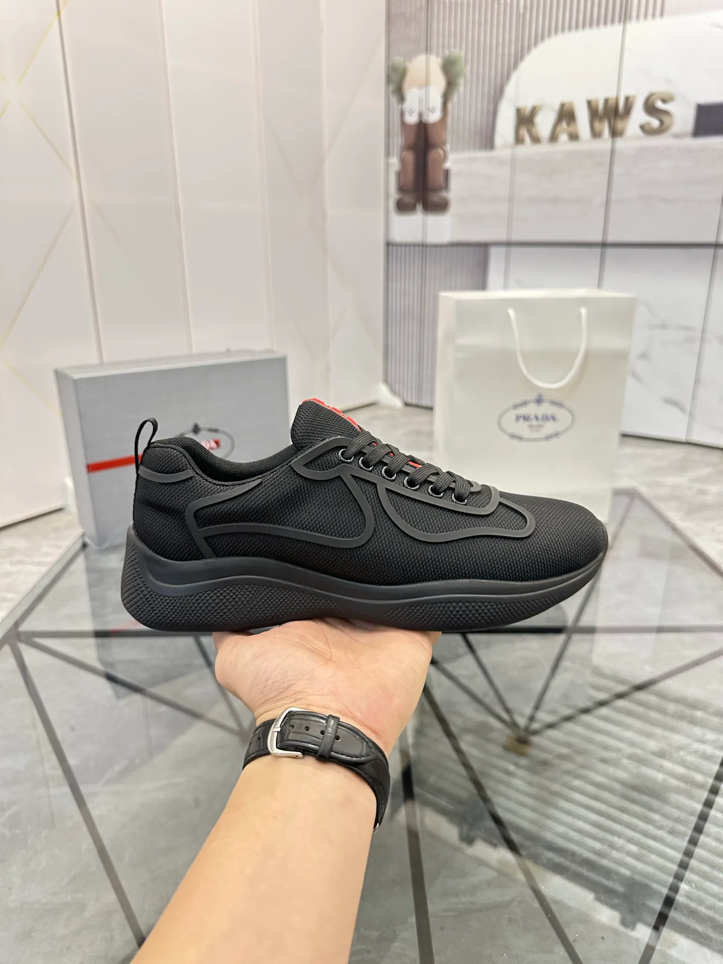 Men's shoes for sale💰: 💰P460¥ High-end top quality Product trademark: Prada * "Prada*" low-top casual shoes Regular size: 38-45 (can be customized to 46) Product materials: imported breathable fly knit upper, breathable lining, cowhide foot pads, original air cushion outsole. No.: 001